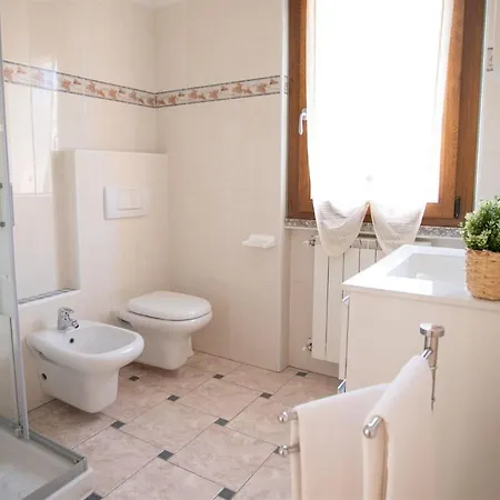 Iseolakerental - Iris * Solto Collina